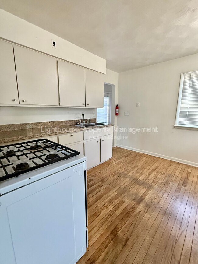 Building Photo - 2108 Woodbine Ave