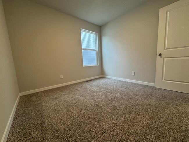 Building Photo - 2200 Barry Dr