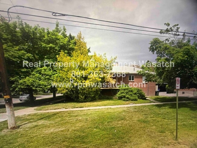 Building Photo - Check out This 2 Bedroom 1 Bathroom Salt L...