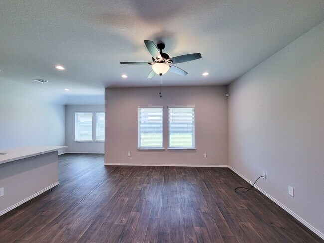 Building Photo - The price is right and the location is even better! Take a look TODAY at this like-new, 3/2, open...