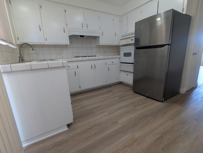 Building Photo - 216 Melrose Dr