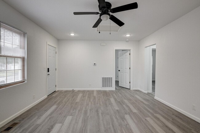 Building Photo - 2123 S Porter Ave