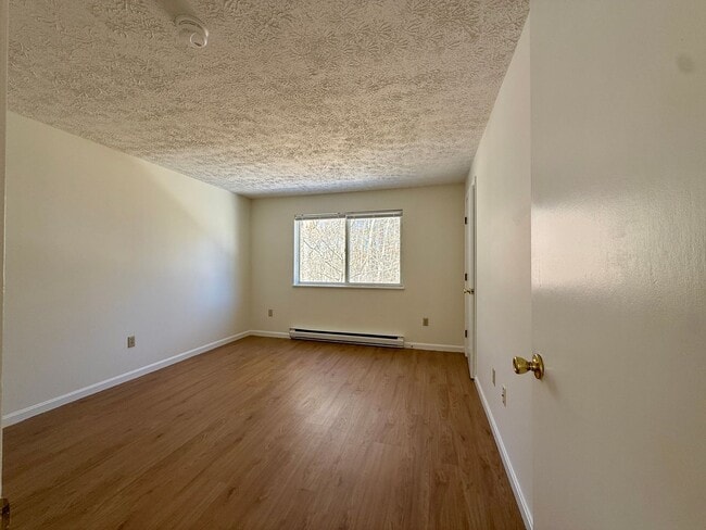 Building Photo - 37 Oakwood Terrace