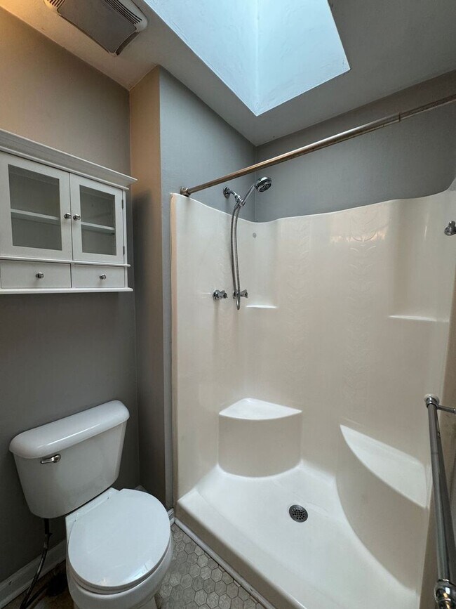 Building Photo - Charming Waterfront Townhouse in Virginia Beach!