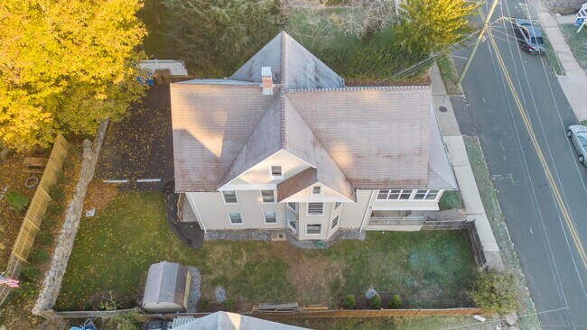 Building Photo - 32 Oak Ave