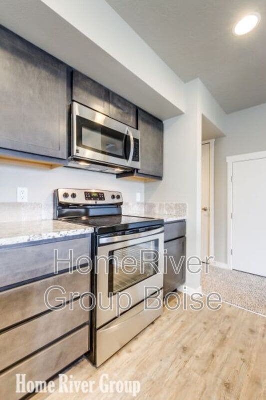 Building Photo - 182 S Trek Ln
