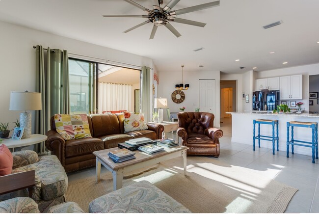 Building Photo - 13755 Luna Dr