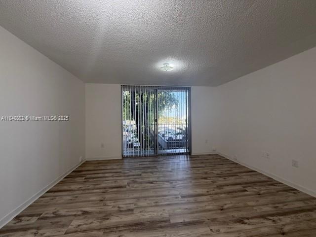 Building Photo - 1720 NW N River Dr