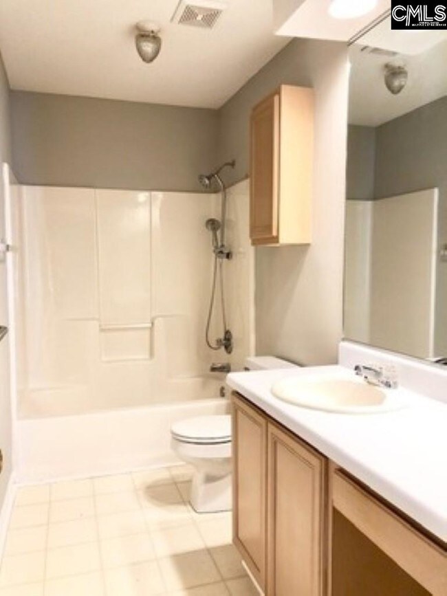 Building Photo - 16 Heritage Village Ln