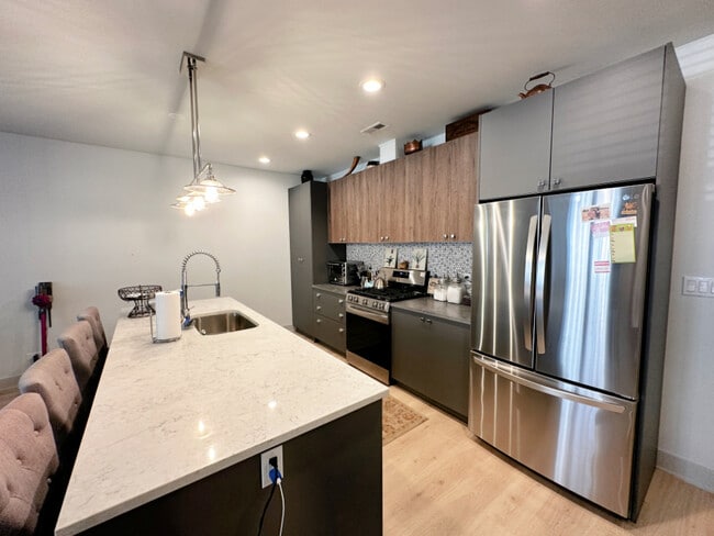 Building Photo - 4420 S Prairie Ave