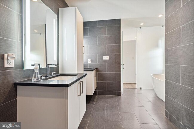 Building Photo - 3712 Fordham Rd NW