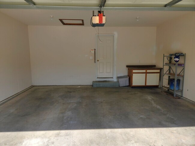 Building Photo - Executive 3+BR, 3BTH Rancher, 2car gar (with ALL utilities only $450/mo) and lawncare and snow re...