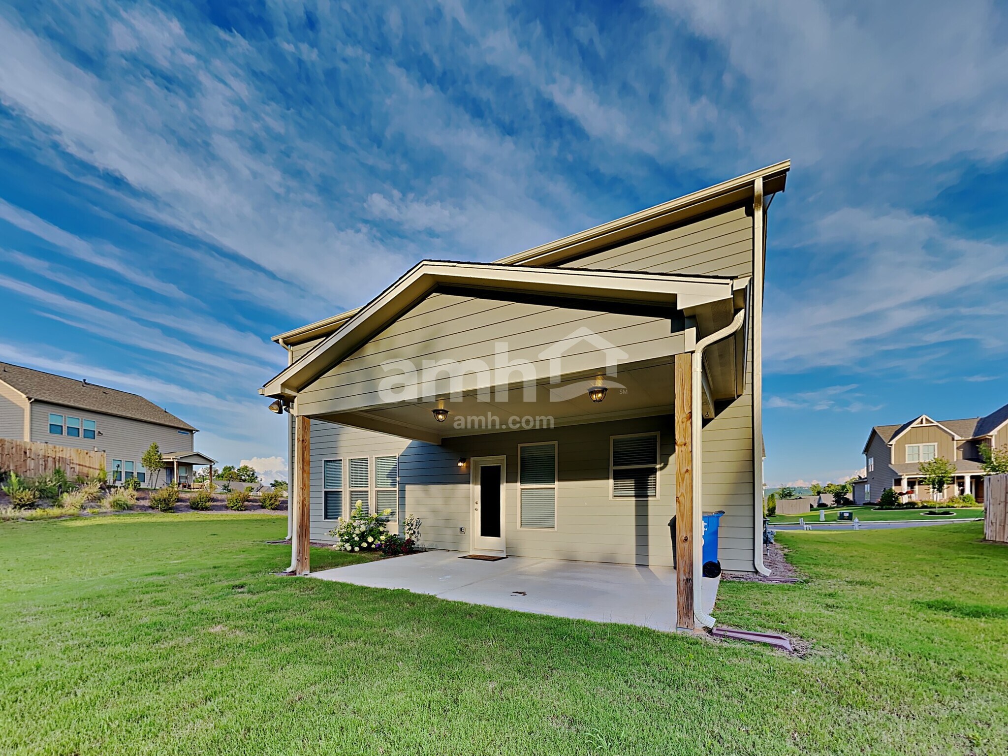 Building Photo - 5935 Hart Way