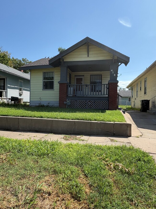 Building Photo - 413 S Phillips Ave