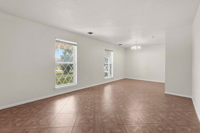 Building Photo - 2518 Henderson Ln