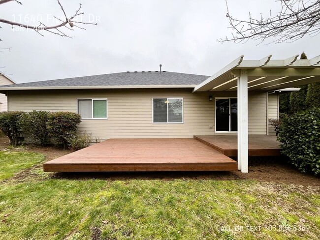 Building Photo - Welcome Home! Lovely 4-bedroom Property Ne...