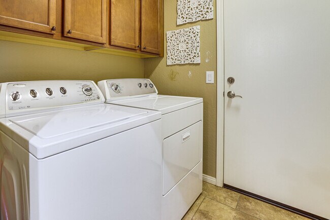 Building Photo - 17716 W Cedarwood Ln