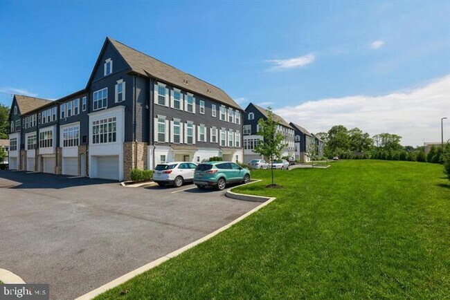 Building Photo - 806 Mayer Pl