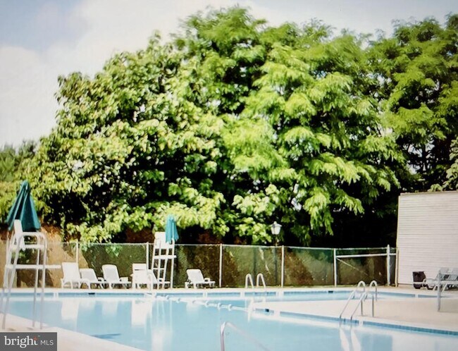 Building Photo - 112 Duvall Ln