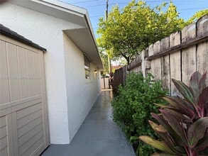 Building Photo - 6753 SW 39th Terrace