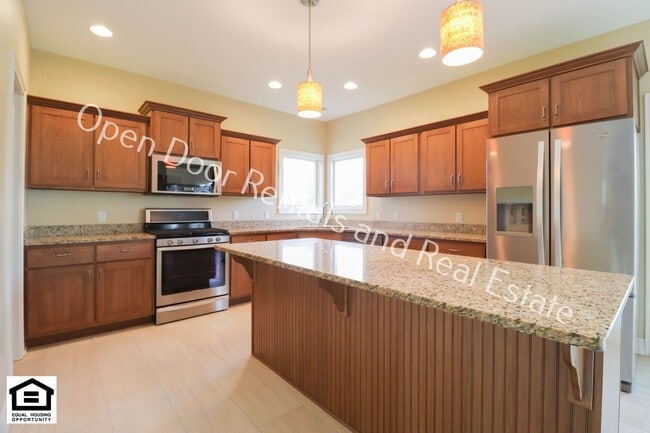 Building Photo - Coming soon! 50% off first months rent** W...