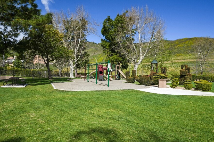 Building Photo - 19539 Shadow Springs Way