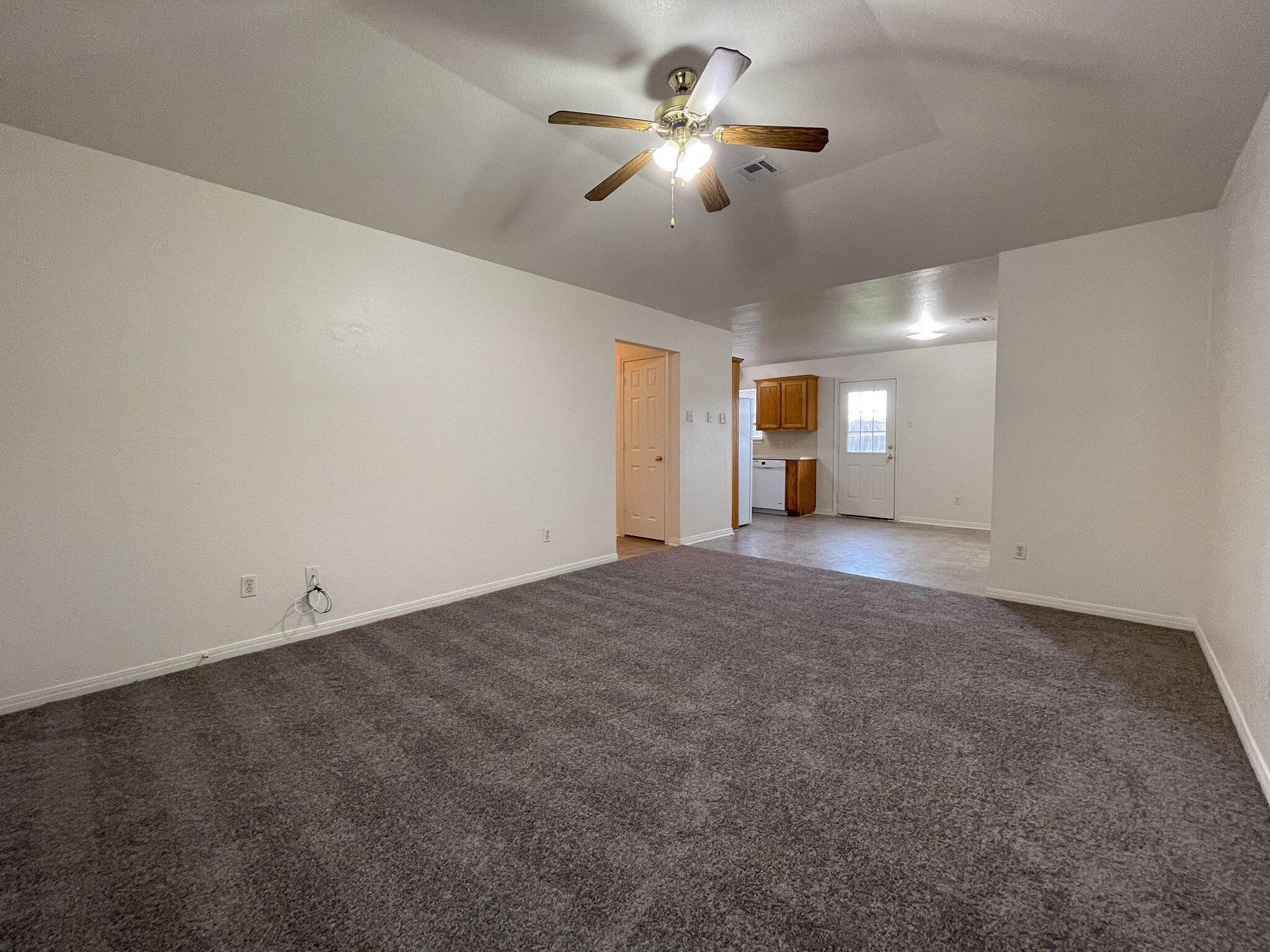 Building Photo - 145 Spring Water Ln