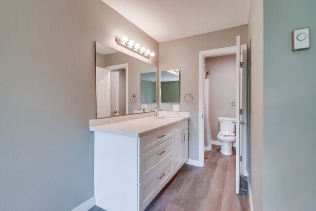 Building Photo - Beautifully renovated and located in the h...