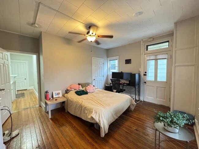 Building Photo - 5 Bed/ 2 Bath on Fairview mins. from UC Campus Only $595/pp ($2,975/mo) + Free Wifi!