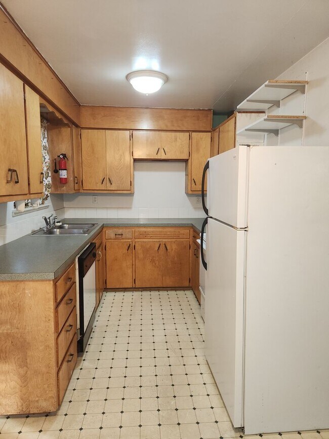 Building Photo - 3-bedroom 1 bath Single Level House