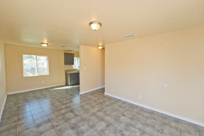 Building Photo - 322 Woodrow Ave