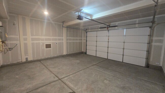 Building Photo - 5854 Altitude St