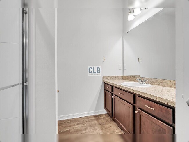 Building Photo - Neverland3012