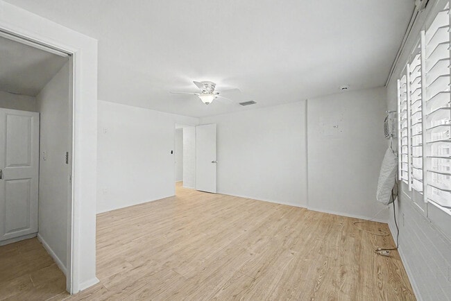 Building Photo - 10606 W Oakmont Dr