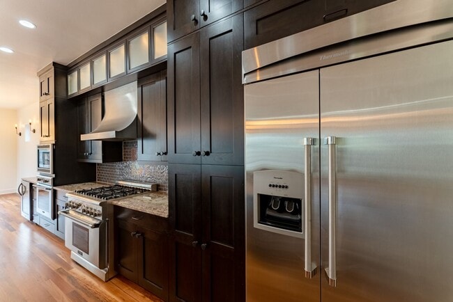 Building Photo - Gorgeous 4 bedroom, 5 bathroom House in Bouldin Creek!