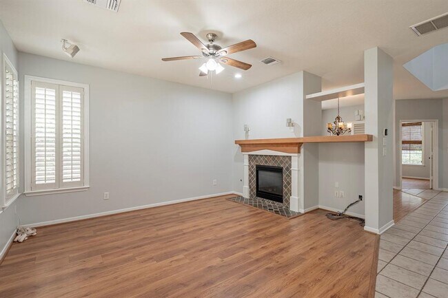 Building Photo - 203 W Sundance Cir