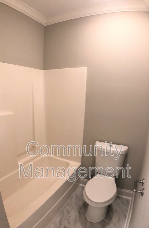 Building Photo - 710 E Boyd Dr