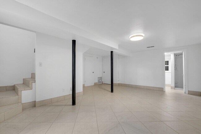 Building Photo - 2208 Escambia Dr