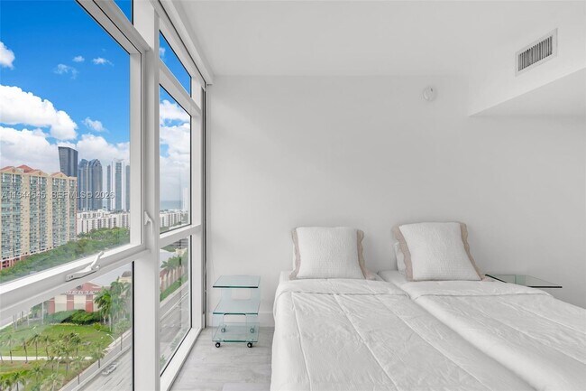 Building Photo - 400 Sunny Isles Blvd