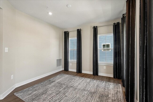 Building Photo - 1303 Potomac View Pkwy