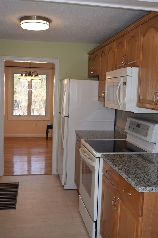 Building Photo - 11 Hilltop Ln