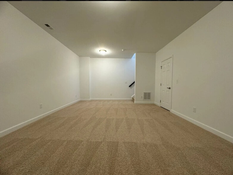 Basement Rec room - 3046 Deptford St