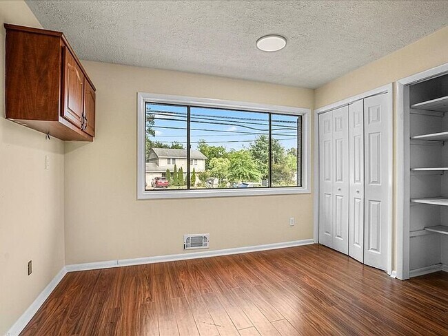 Building Photo - 6700 Cipriano Rd