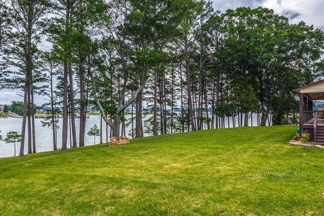 Building Photo - 607 Peninsula Pointe