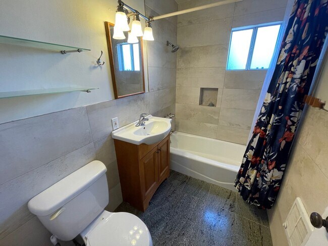 Building Photo - 2960 Mission St