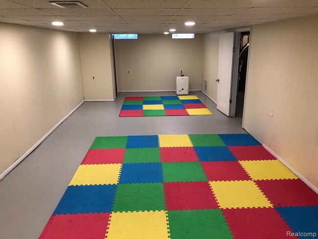 Building Photo - 924 E Windemere Ave