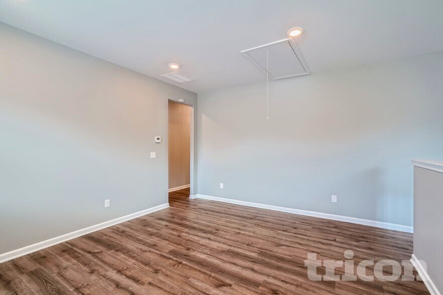Building Photo - 173 Cattail Ln
