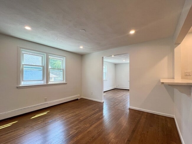 Building Photo - 22 Chandler St