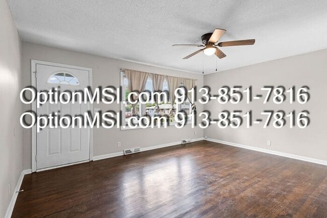 Building Photo - Welcome home to this beautifully updated 3-bedroom home in Kansas City, KS!
