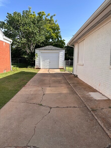 Building Photo - 708 NW 51st St
